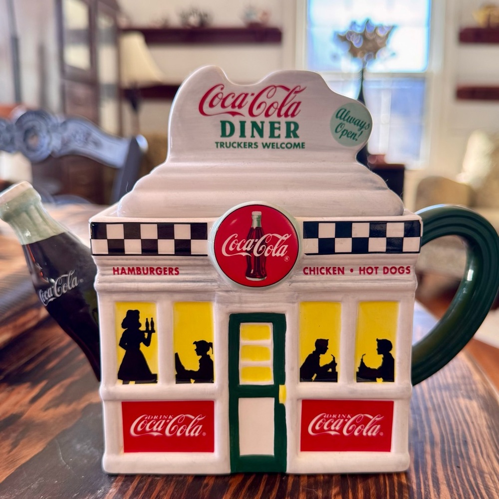 1999 Coca-Cola "Diner -
Truckers Welcome" teapot